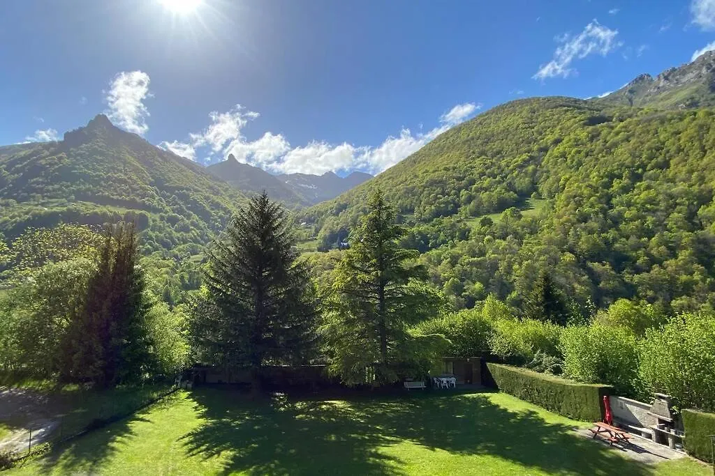 Vaste T4 115m2. Balcon. Vue. Suite. Jardin et jeux Cauterets Appartement