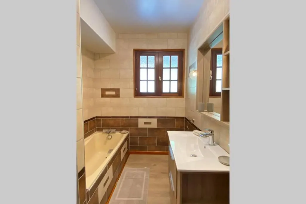 Appartement Vaste T4 115m2. Balcon. Vue. Suite. Jardin et jeux Cauterets