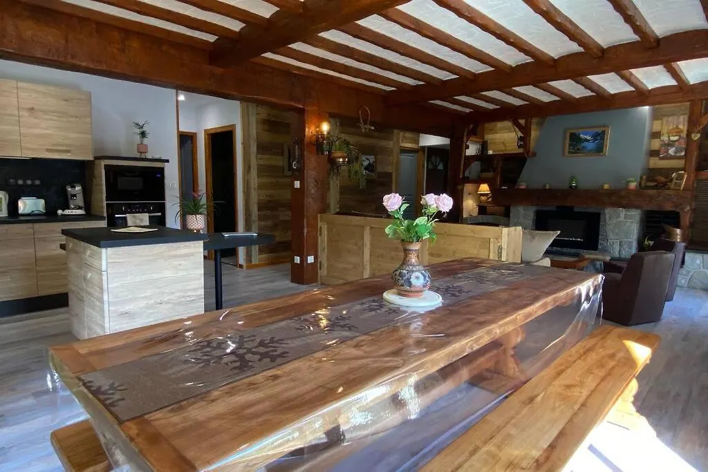Vaste T4 115m2. Balcon. Vue. Suite. Jardin et jeux Cauterets Appartement